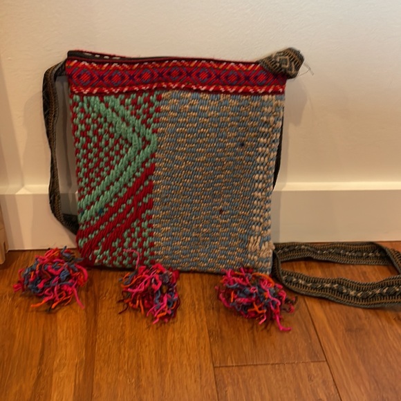 Handwoven Peruvian Sheep Wool Crossbody Handbag with Pom Poms - Picture 3 of 4